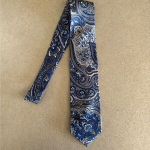 Jos. A. Bank Signature collection 7-fold tie blue paisley